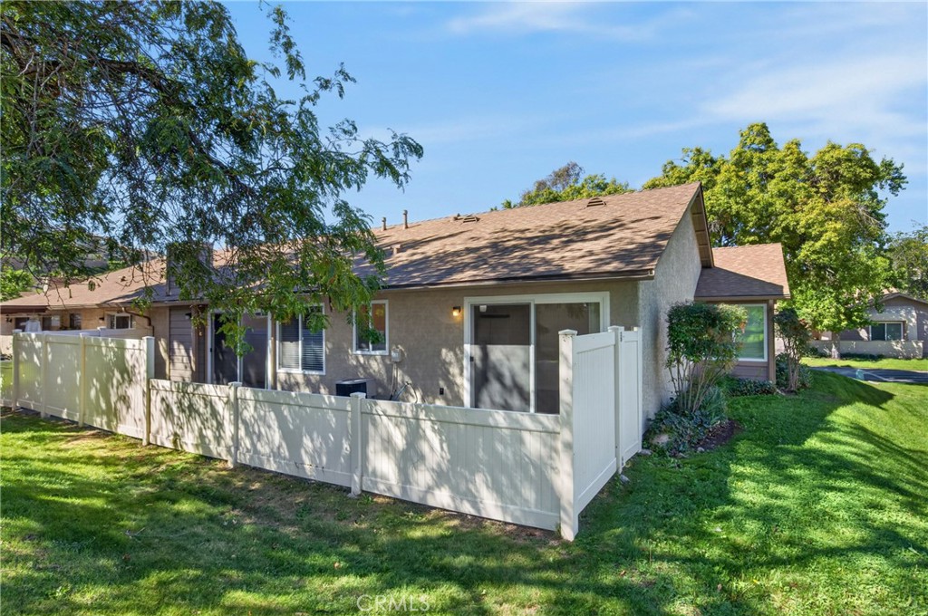 26105 Rainbow Glen Drive Property Photo 21