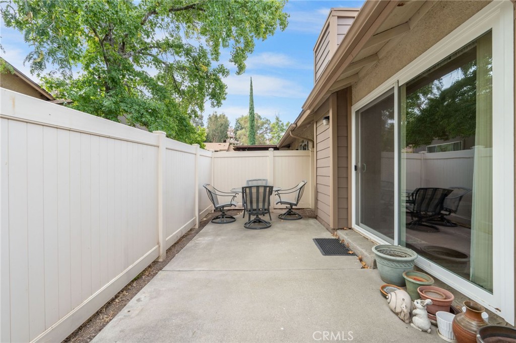 26105 Rainbow Glen Drive Property Photo 32