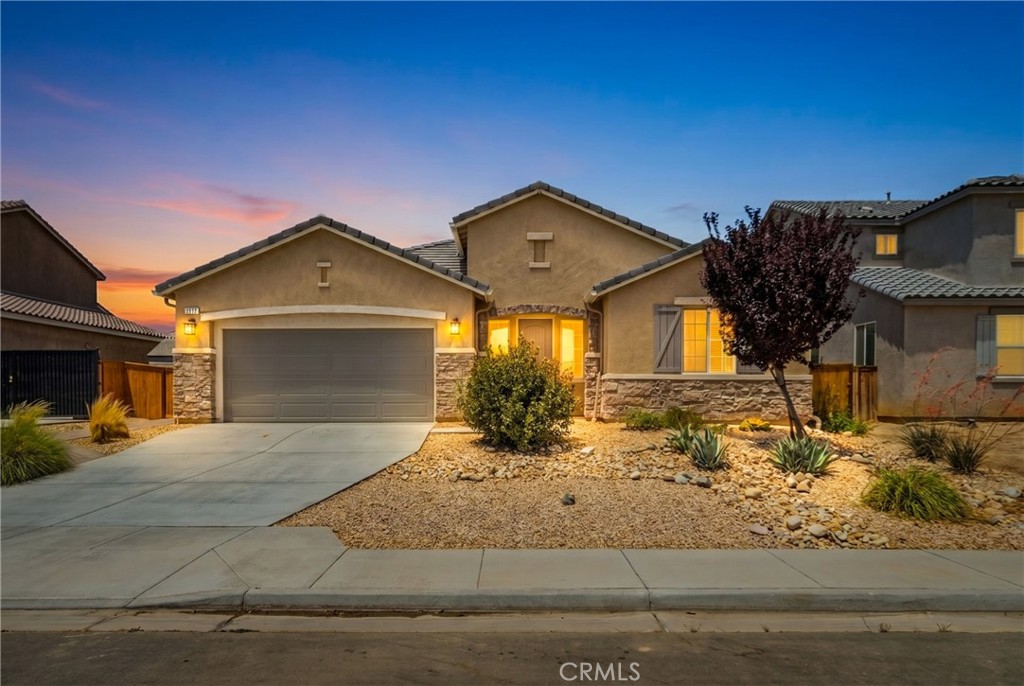 2029 Boxwood Property Photo 1