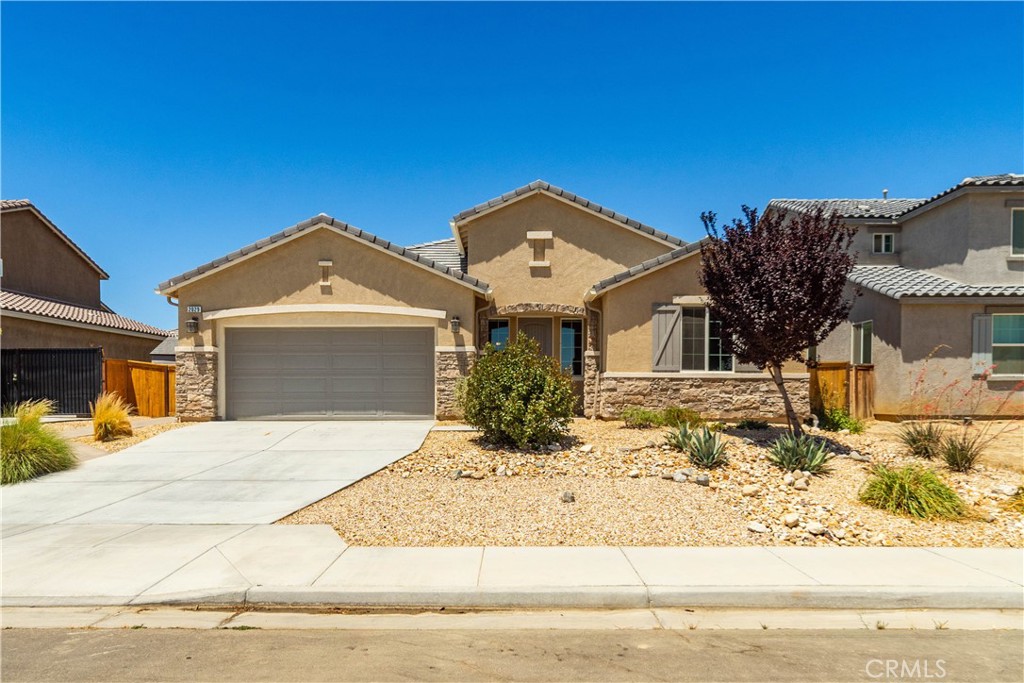 2029 Boxwood Property Photo 3
