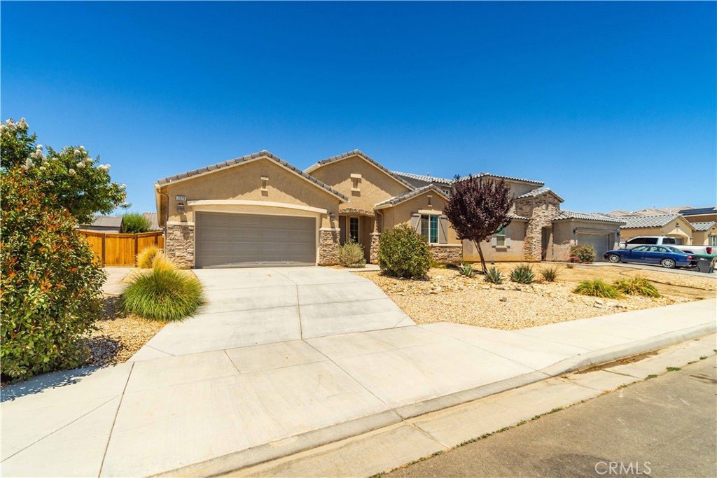 2029 Boxwood Property Photo 4
