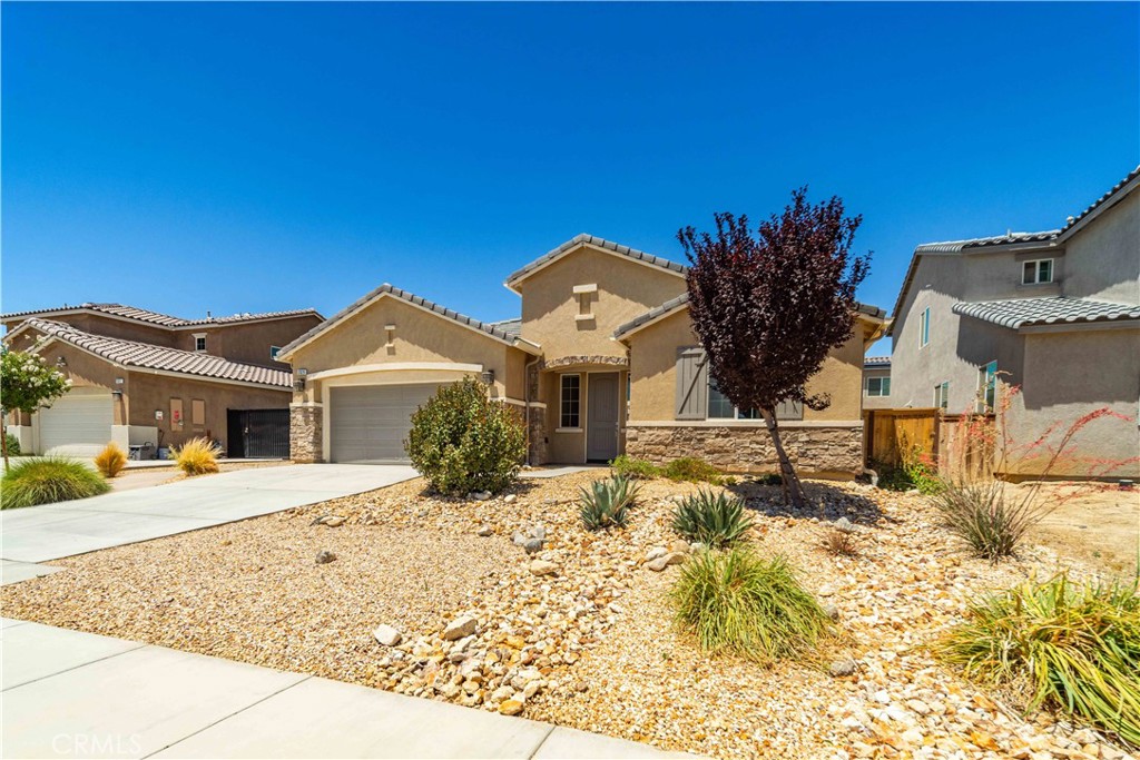 2029 Boxwood Property Photo 5