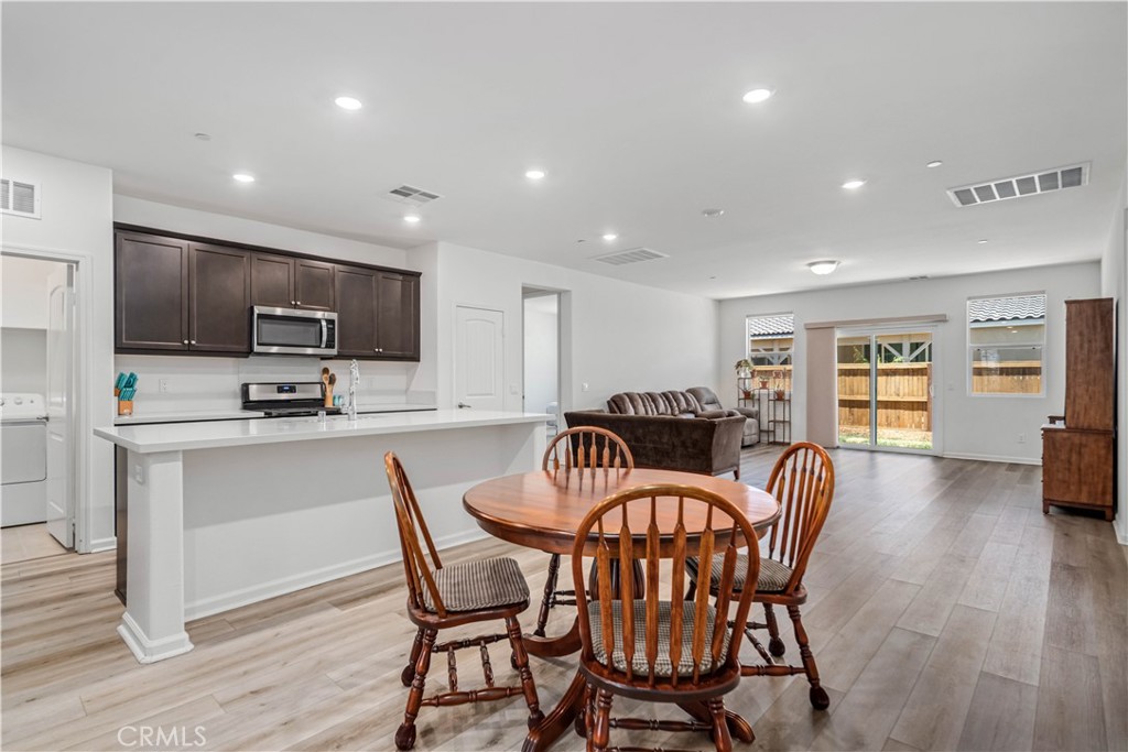 2029 Boxwood Property Photo 8