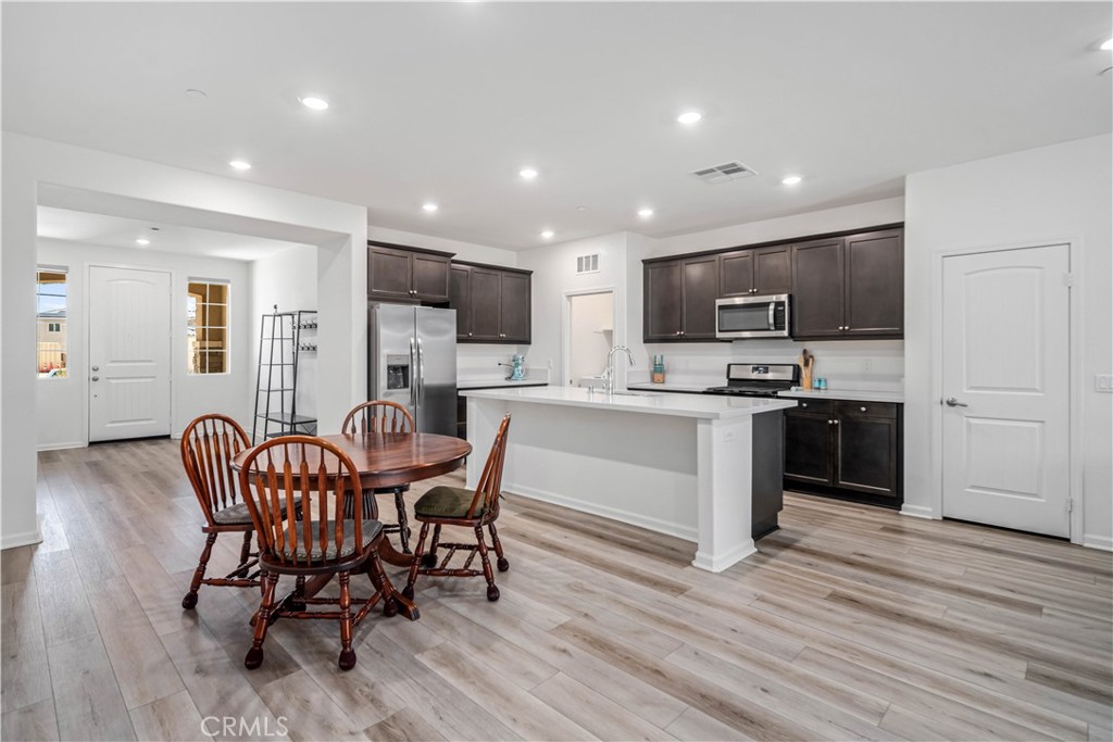 2029 Boxwood Property Photo 9