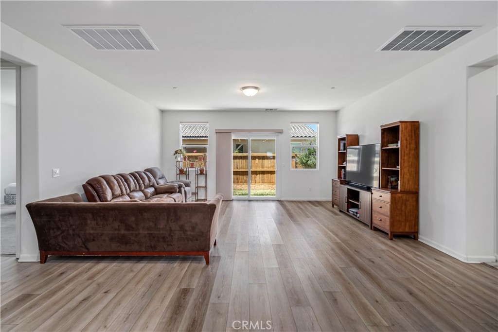 2029 Boxwood Property Photo 13