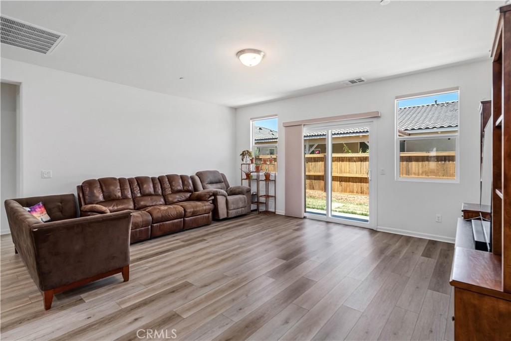 2029 Boxwood Property Photo 14