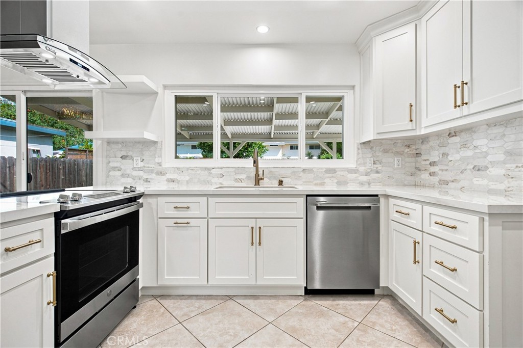 16451 Knapp St Property Photo 7