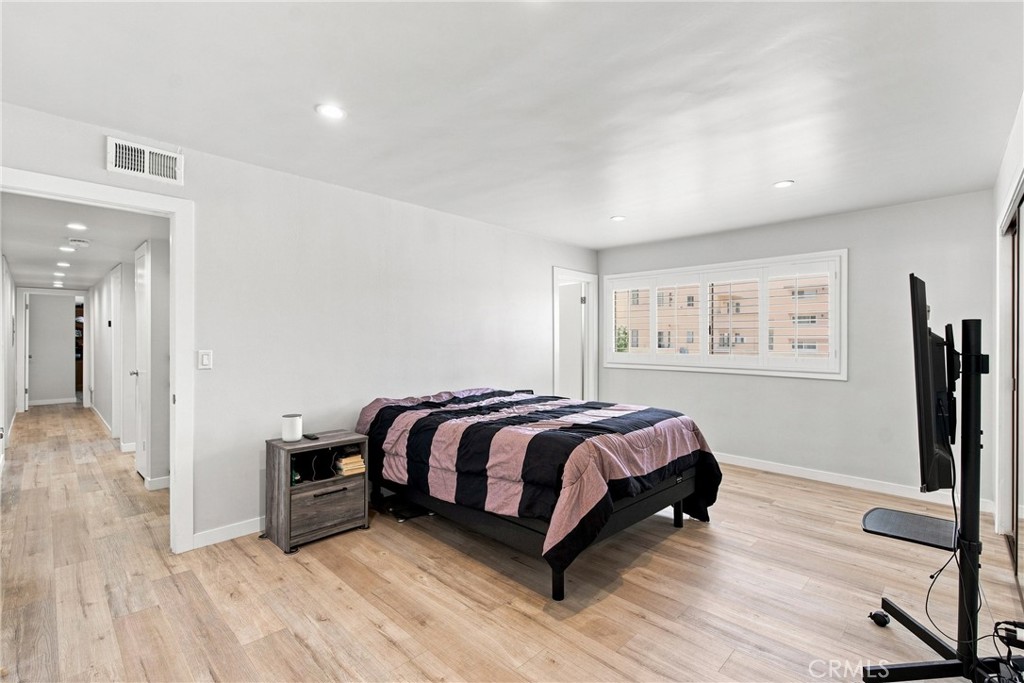 5354 Lindley Avenue 209 Property Photo 20