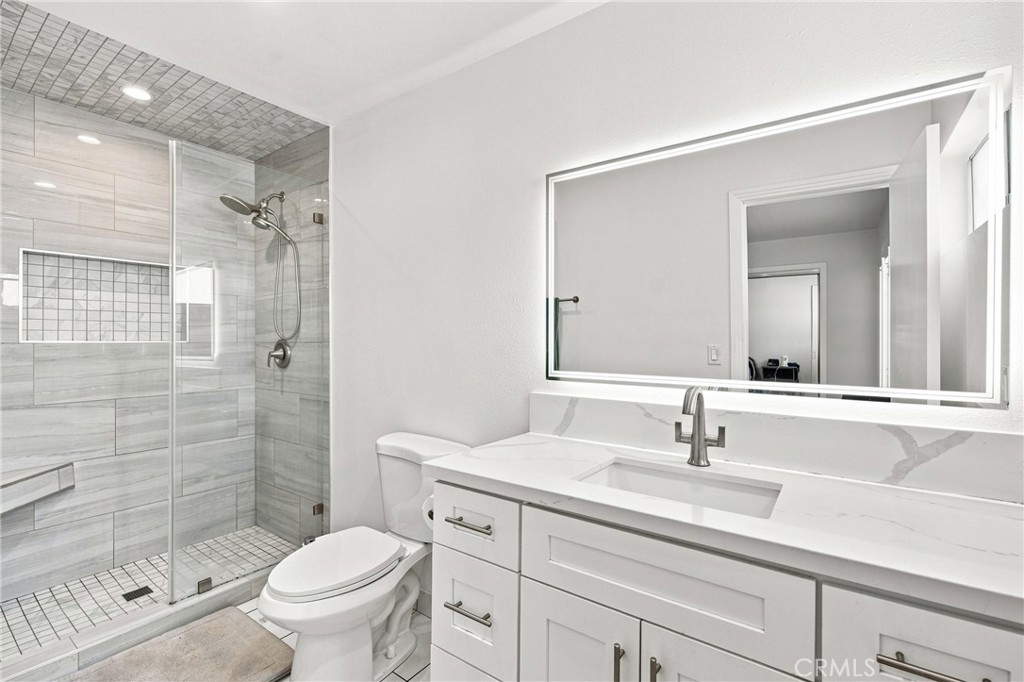 5354 Lindley Avenue 209 Property Photo 23