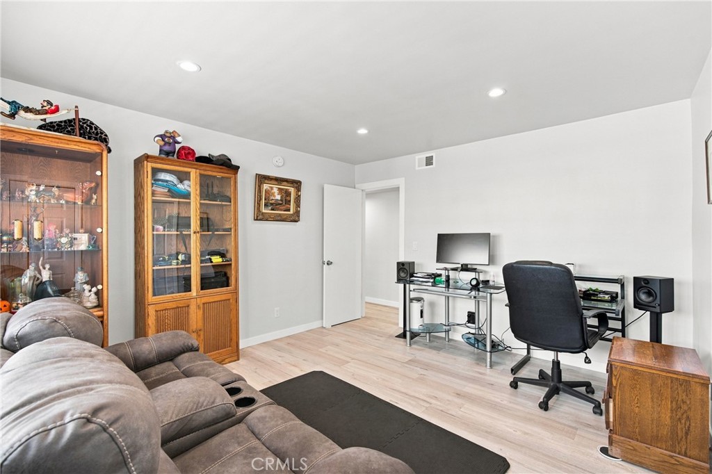 5354 Lindley Avenue 209 Property Photo 25
