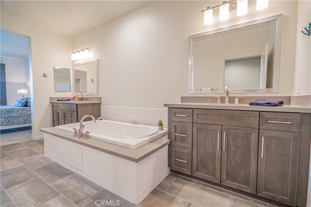 4060 Tradewinds Drive Property Photo 4