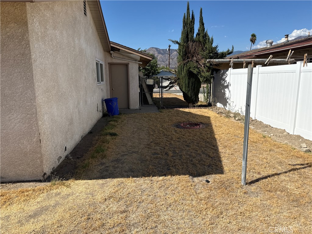 27349 7th Property Photo 3