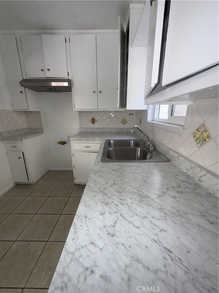 1805 Rimpau Property Photo 1