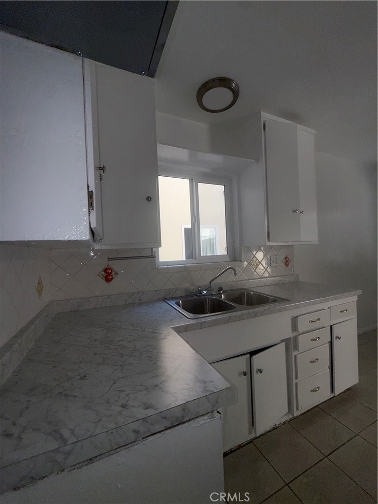1805 Rimpau Property Photo 6