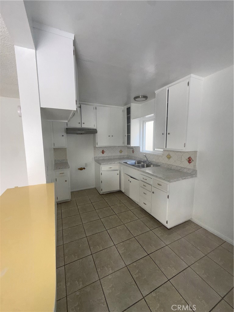 1805 Rimpau Property Photo 16