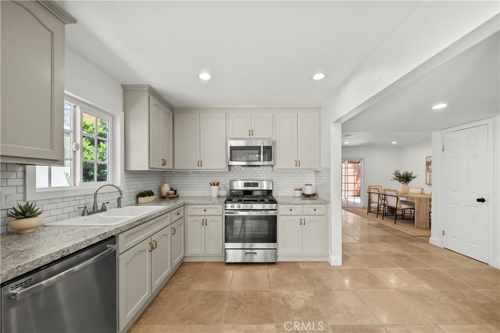 13417 Safari Property Photo 4