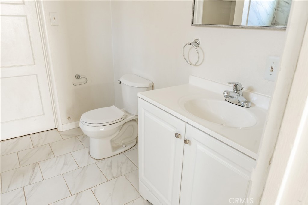 1102 E 18th Street Property Photo 10