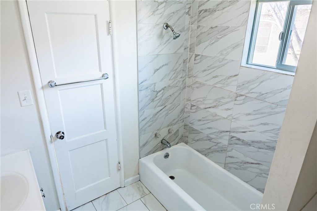 1102 E 18th Street Property Photo 11