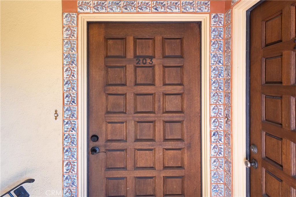 1615 N Laurel Avenue 203 Property Photo 6
