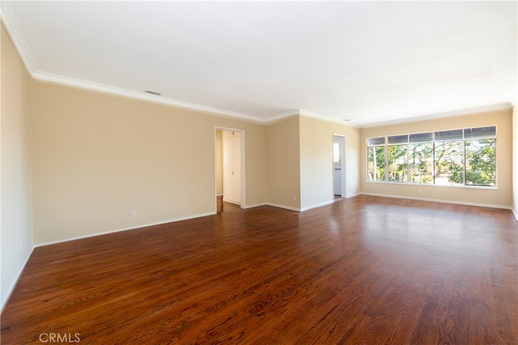 1615 N Laurel Avenue 203 Property Photo 7