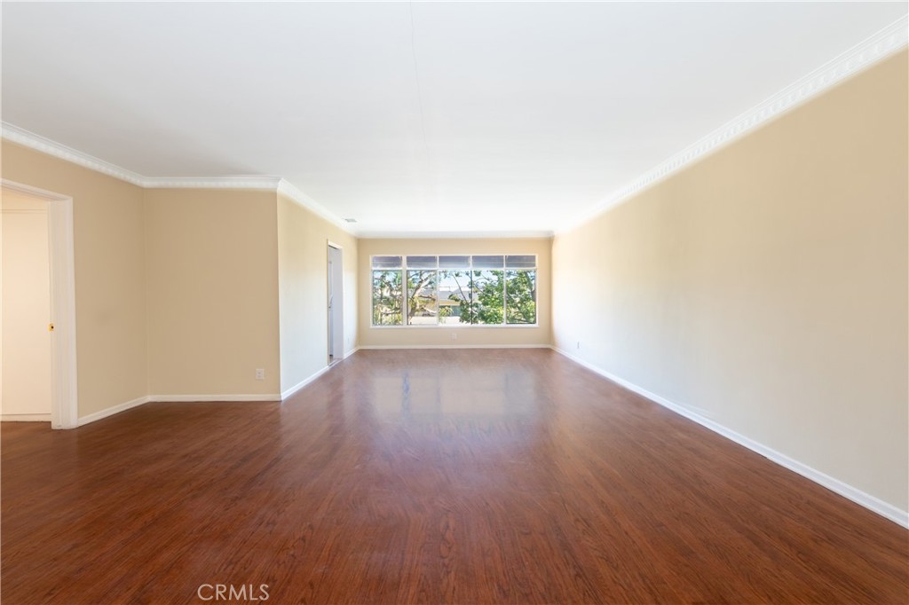 1615 N Laurel Avenue 203 Property Photo 8
