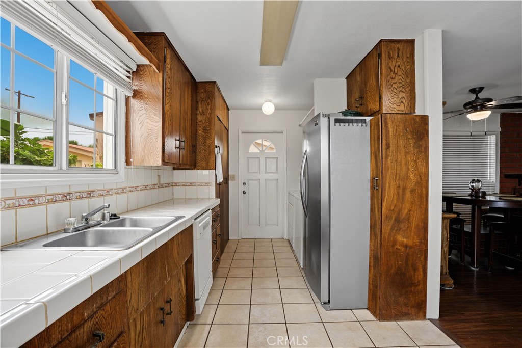 7921 Fallbrook Property Photo 4