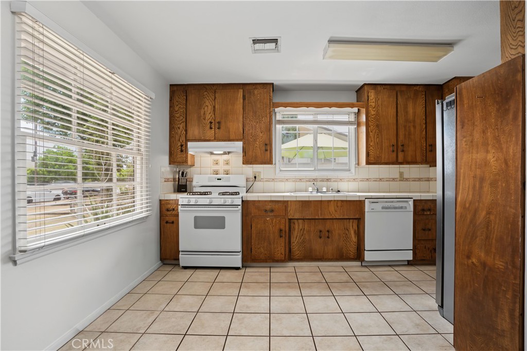 7921 Fallbrook Property Photo 5