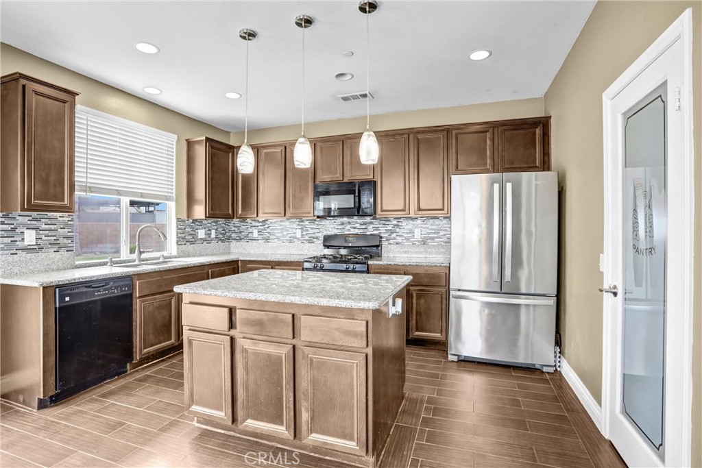 19039 Gregory Court Property Photo 11