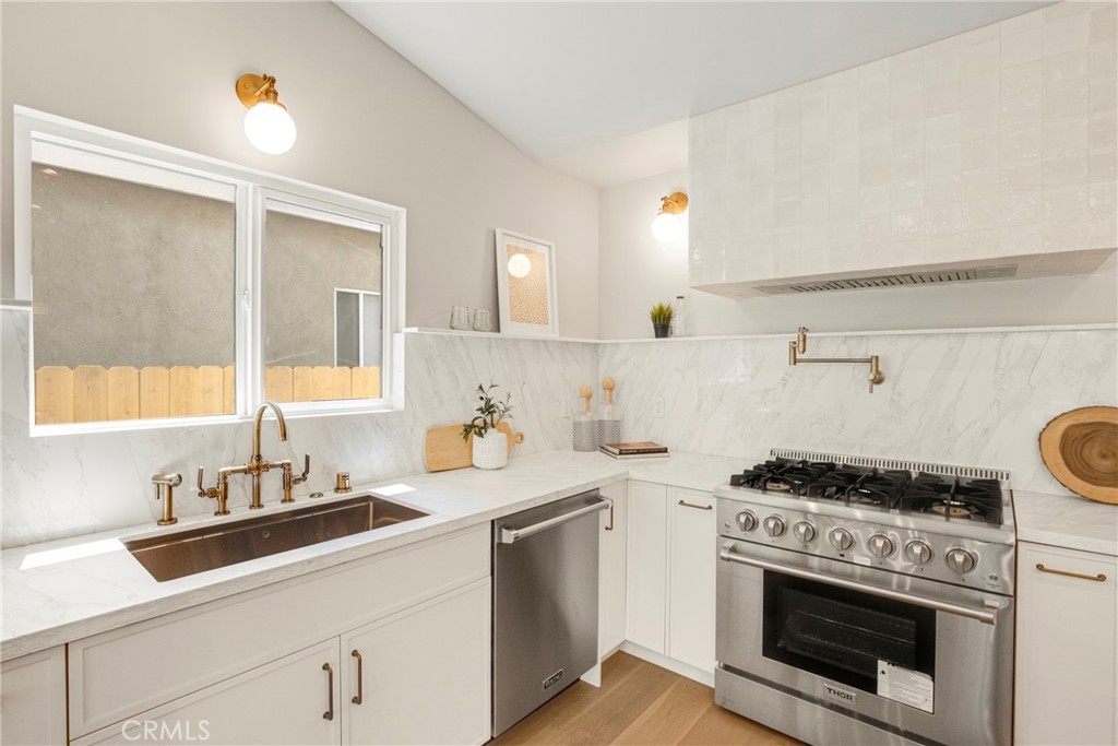 5944 Lasaine Property Photo 4