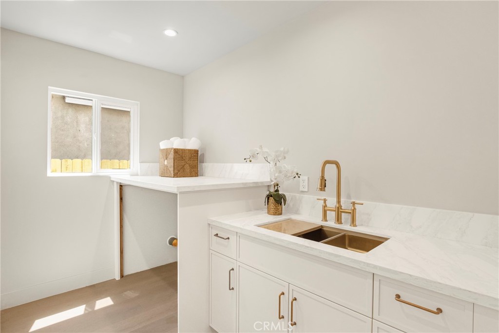 5944 Lasaine Property Photo 9