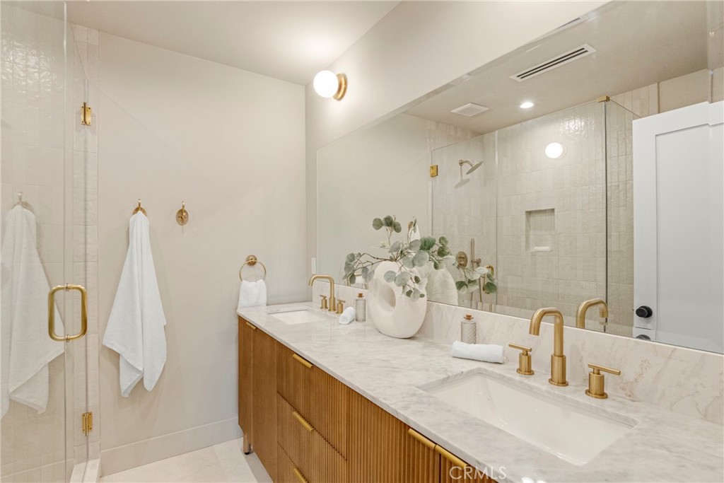 5944 Lasaine Property Photo 14