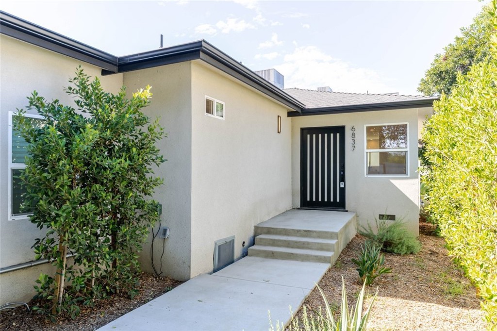 6837 Yolanda Avenue Property Photo 1