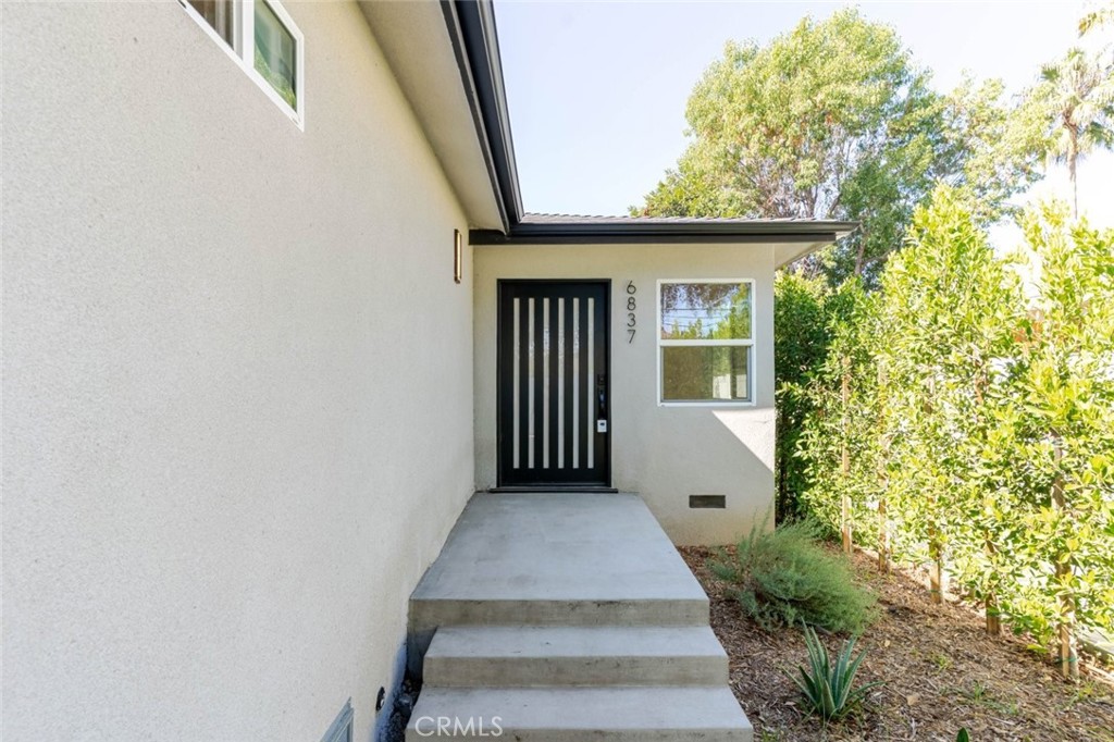 6837 Yolanda Avenue Property Photo 2