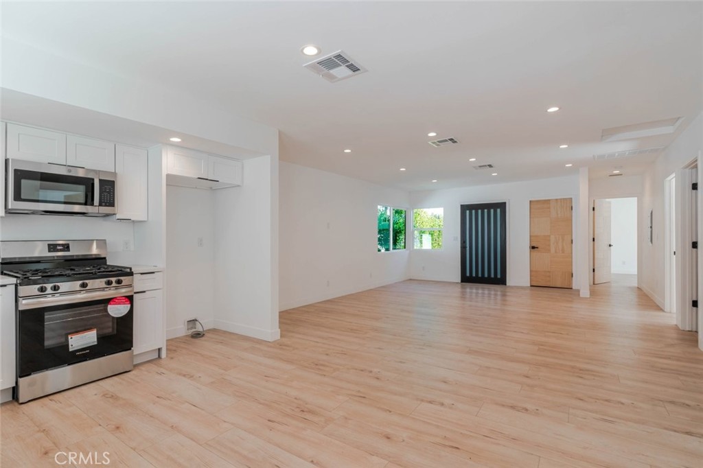 6837 Yolanda Avenue Property Photo 4