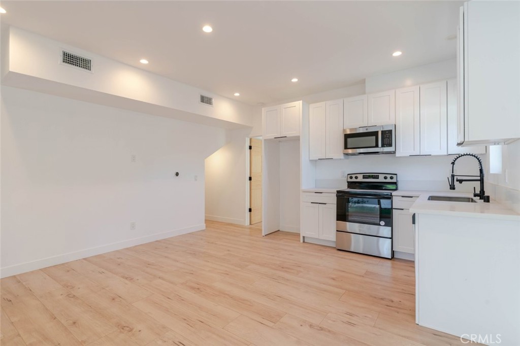 6837 Yolanda Avenue Property Photo 9