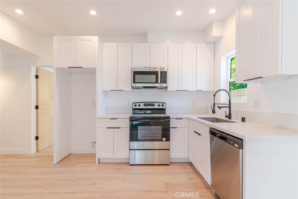6837 Yolanda Avenue Property Photo 12