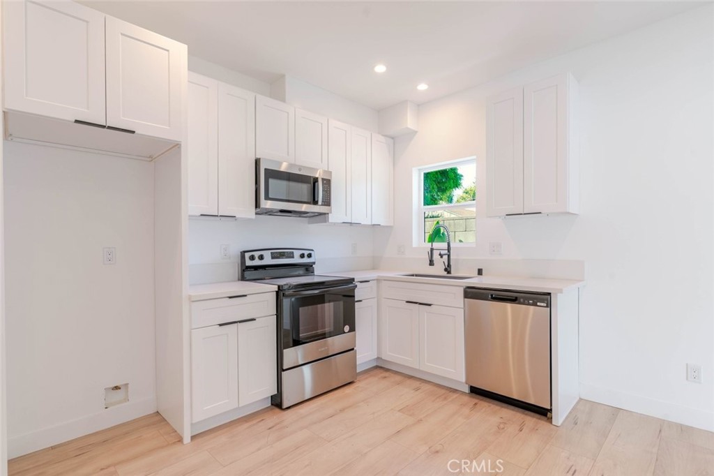 6837 Yolanda Avenue Property Photo 14