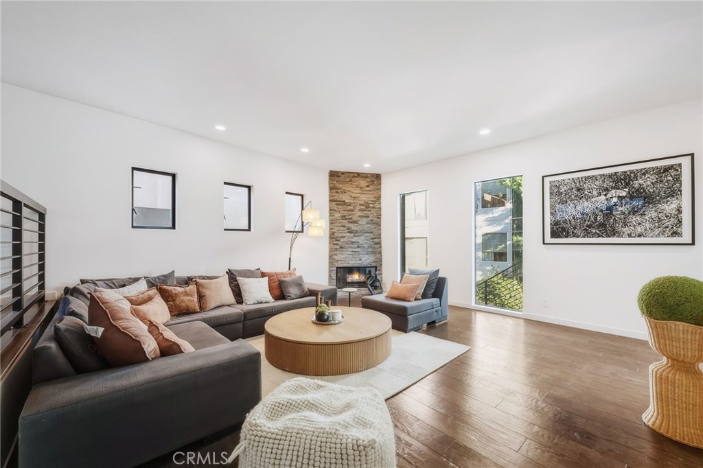 3601 Dixie Canyon Place Property Photo 13