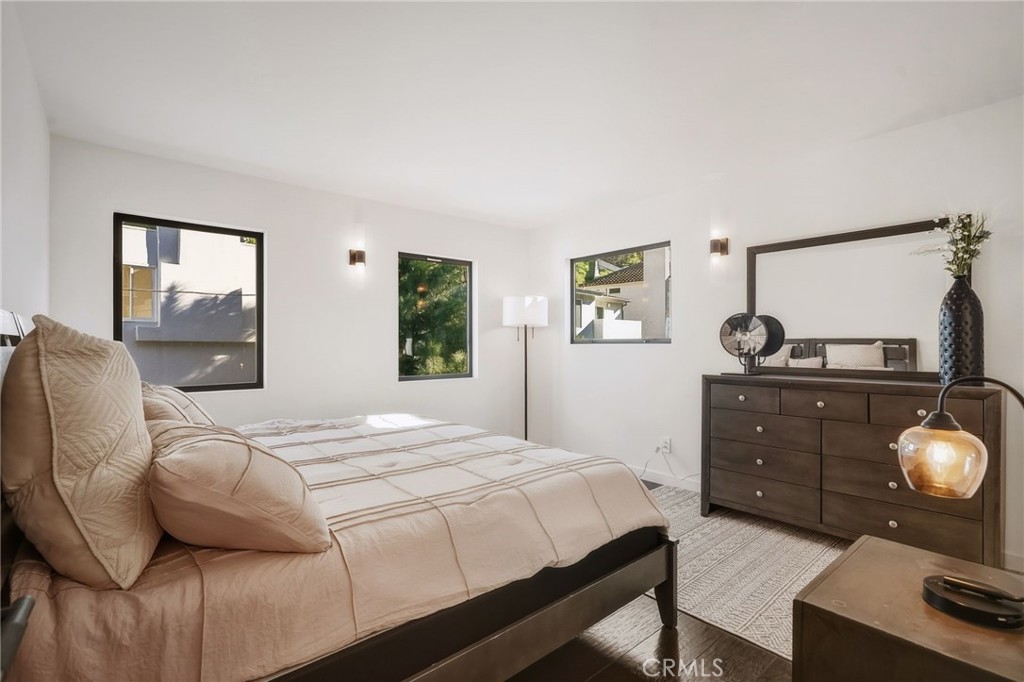 3601 Dixie Canyon Place Property Photo 25