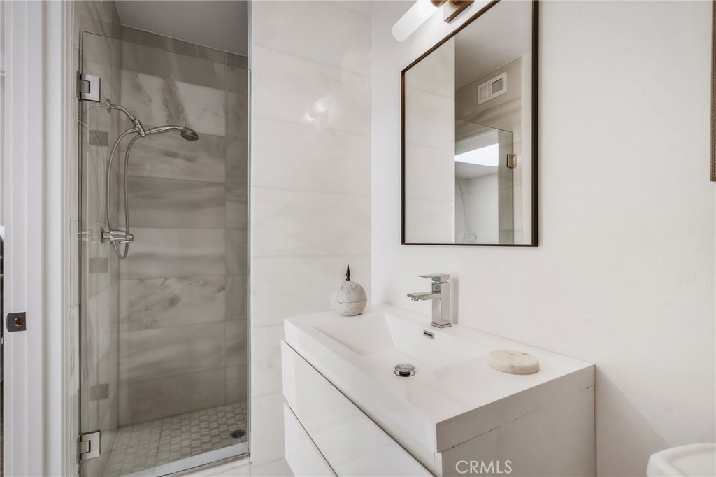 3601 Dixie Canyon Place Property Photo 31