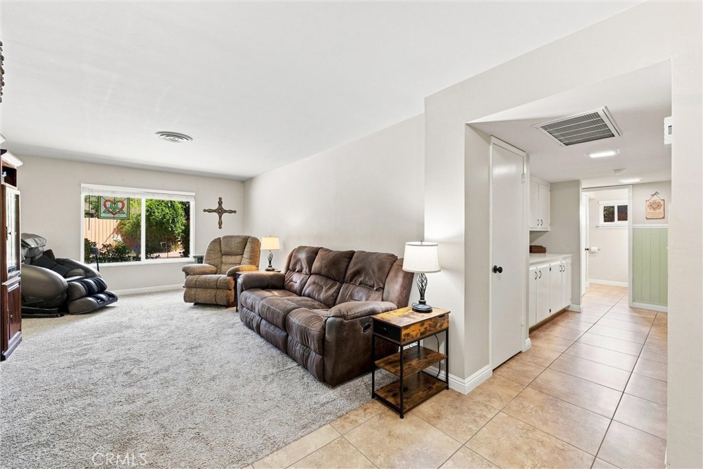 308 Swan Court Property Photo 4