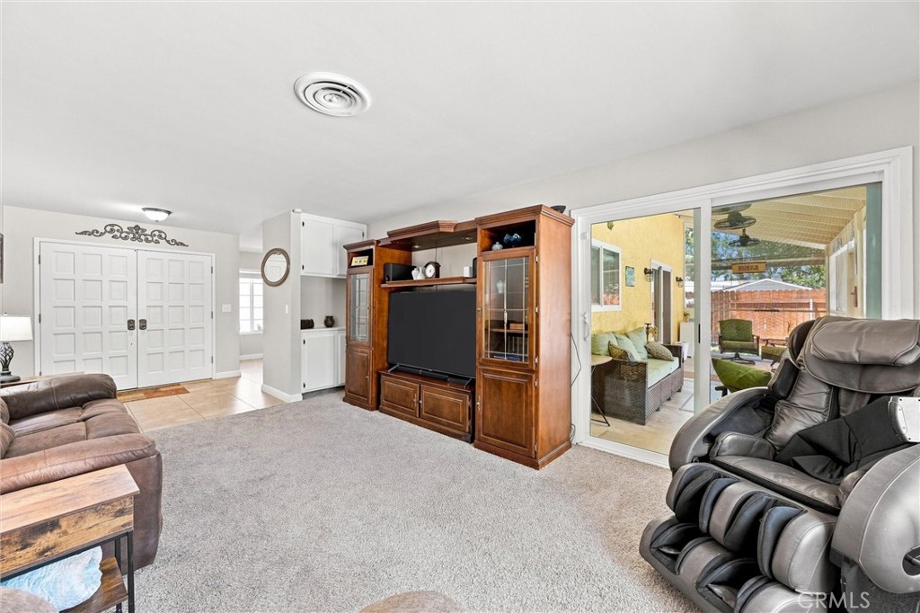 308 Swan Court Property Photo 5