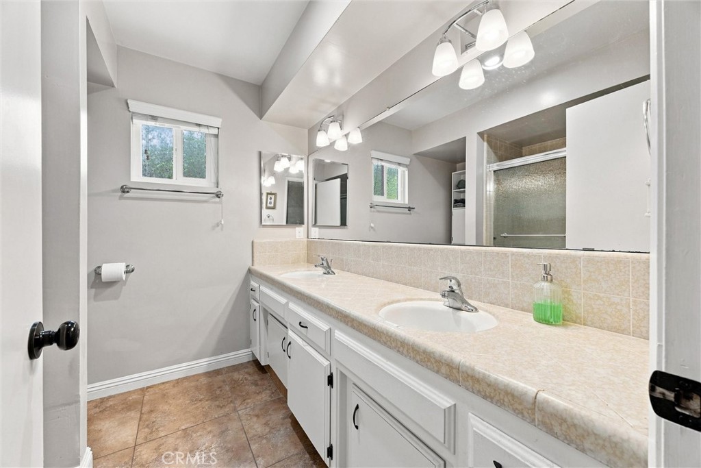 308 Swan Court Property Photo 22
