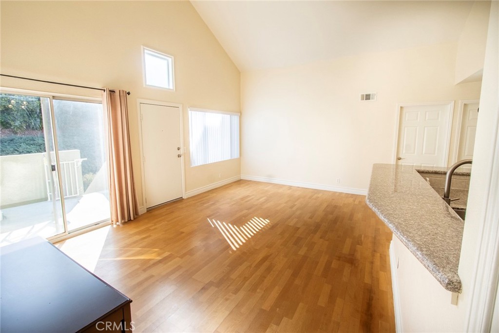 21203 Trumpet 203 Property Photo 5