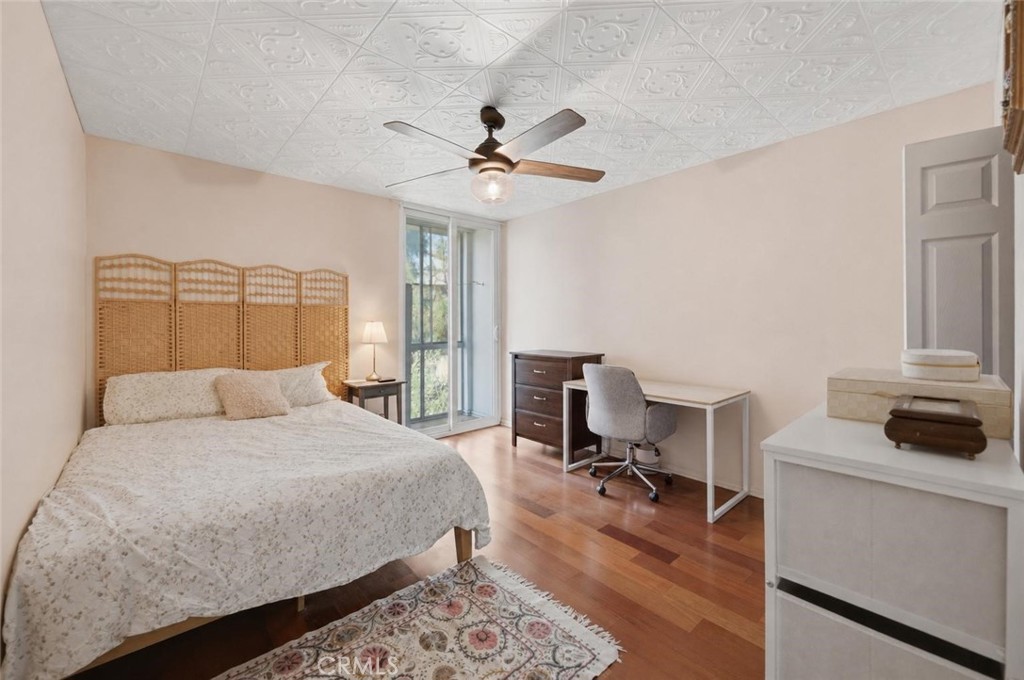 525 S Ardmore Avenue 320 Property Photo 8