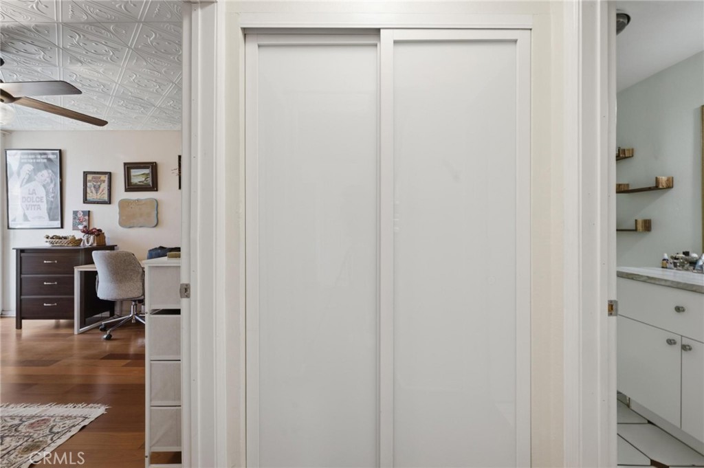 525 S Ardmore Avenue 320 Property Photo 10