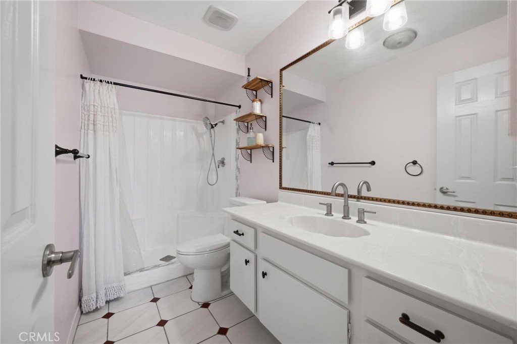 525 S Ardmore Avenue 320 Property Photo 15