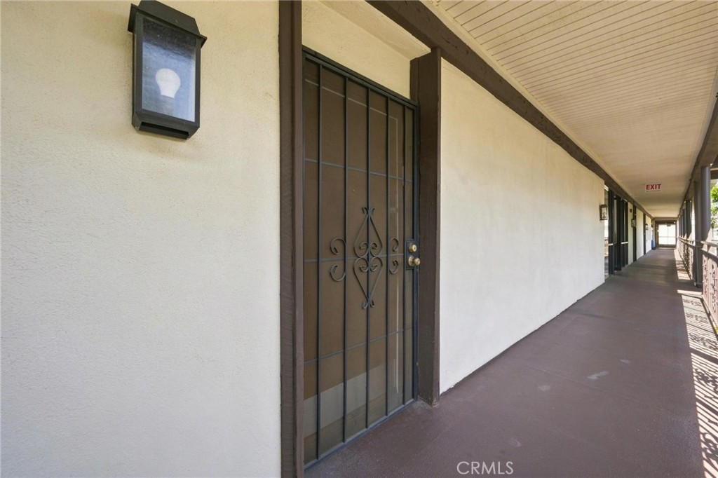 525 S Ardmore Avenue 320 Property Photo 18