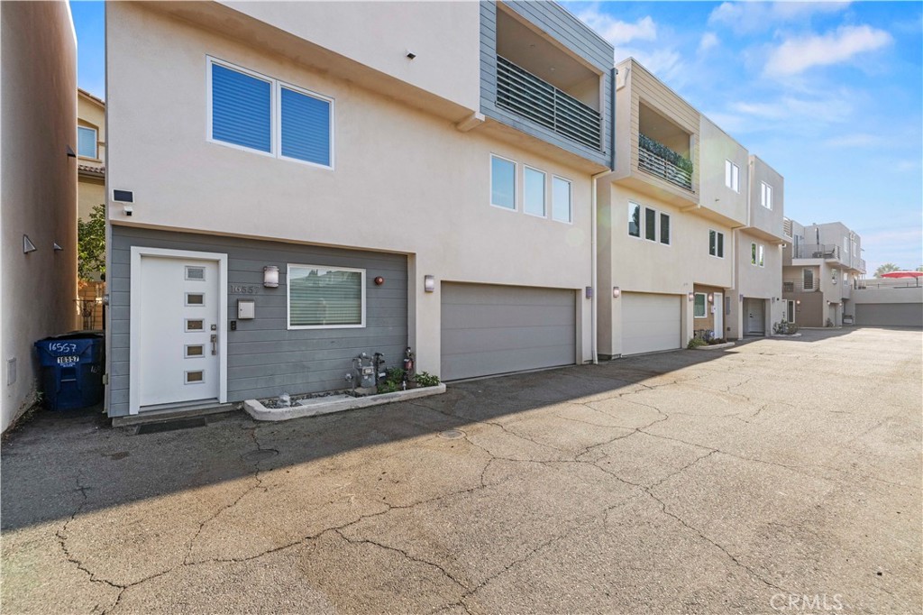 16557 Vine Terrace Property Photo 3