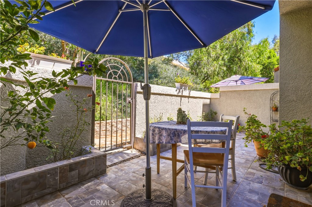 22229 Shadow Valley Property Photo 4